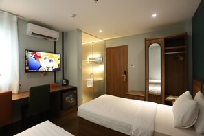 Deluxe Twin Room | Minibar, desk, blackout curtains, free WiFi