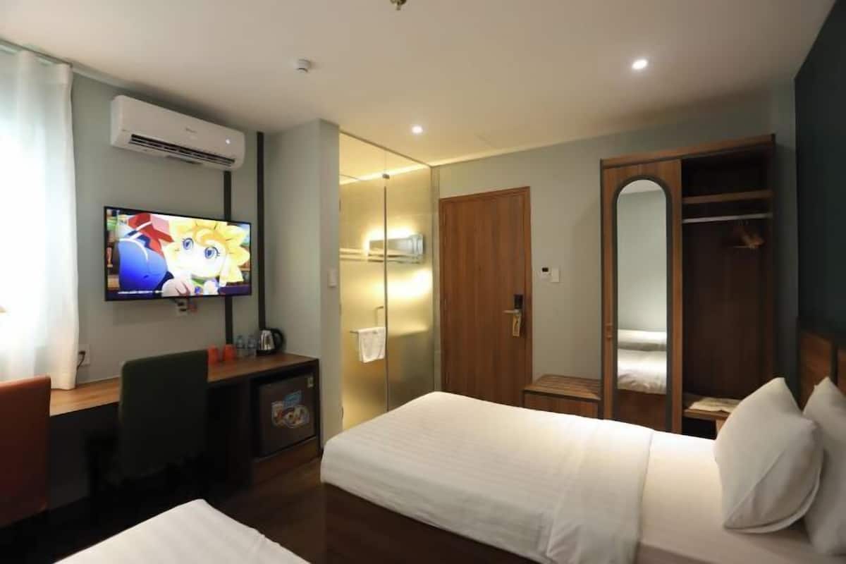 1 slaapkamer, een minibar, een bureau, verduisterende gordijnen