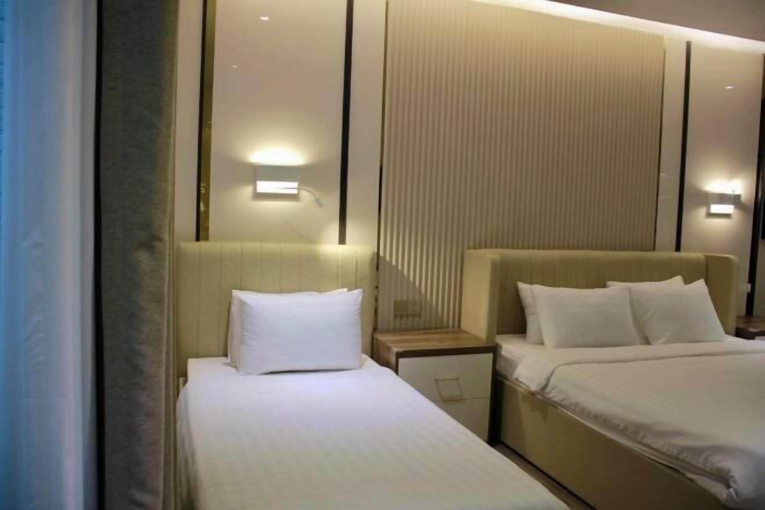 Minibar, una scrivania, tende oscuranti, Wi-Fi gratuito