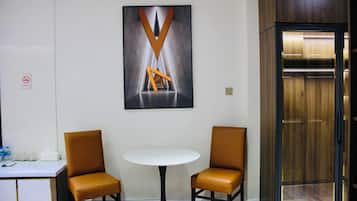 Superior Triple Room | Desk, blackout curtains, free WiFi, bed sheets