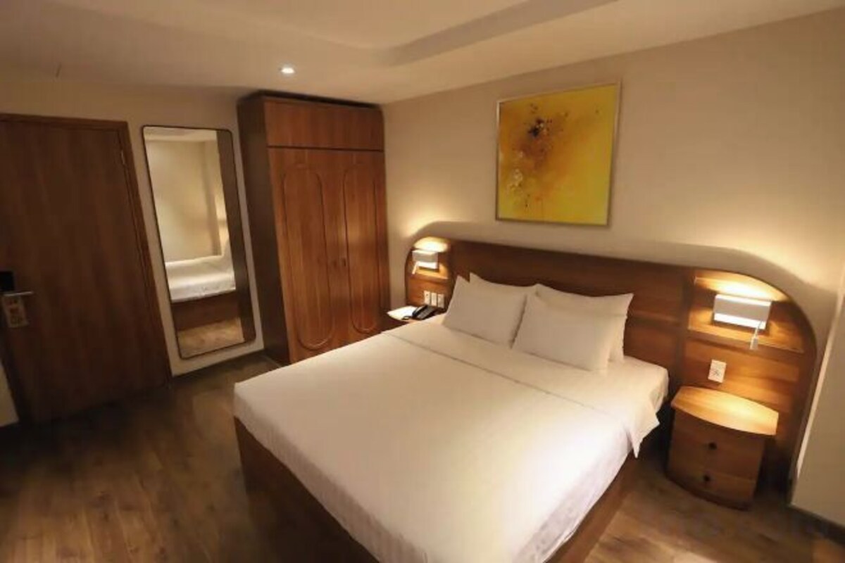 Desk, blackout curtains, free WiFi, bed sheets