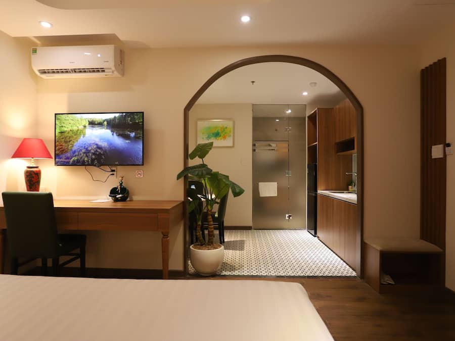 Deluxe Apartment | Minibar, desk, blackout curtains, free WiFi