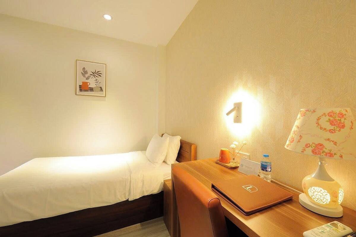 ห้องดีลักซ์ซิงเกิล | โต๊ะทำงาน, ผ้าม่านกันแสง, Wi-Fi ฟรี, ผ้าปูที่นอน