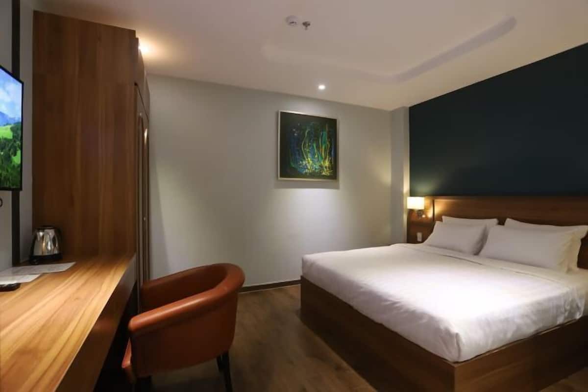 1 slaapkamer, een minibar, een bureau, verduisterende gordijnen