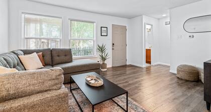 Spacious Townhome Condo - 2 bed 1.5 bath