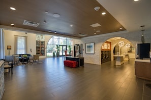 Lobby - Luxe San Mateo 1BR w/ Gym, Roof Deck & W/D, near Caltrain, by Blueground (North Bay)