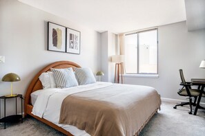 2 quartos, ferros/tábuas de passar roupa, Wi-Fi, roupa de cama