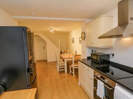 Cottage | Private kitchen | Fridge, dishwasher, electric kettle, toaster