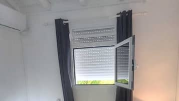 1 bedroom, bed sheets