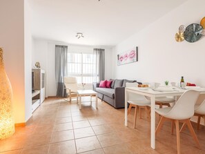 TV - High quality apartment 1 bedroom, 1 bathroom La Algaba (Algaba)