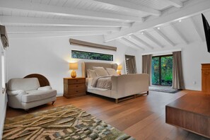 3 bedrooms, desk, free WiFi, bed sheets - Villa Zen Miami Gated Luxury Home w/ Pool Sleeps 8 (Miami)