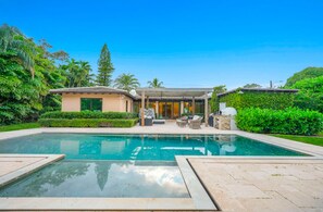 Outdoor pool - Villa Zen Miami Gated Luxury Home w/ Pool Sleeps 8 (Miami)