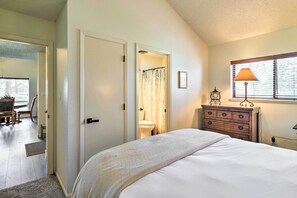 2 bedrooms, desk, iron/ironing board, WiFi - Cozy Pagosa Springs Townhome w/ Patio! (Pagosa Springs)