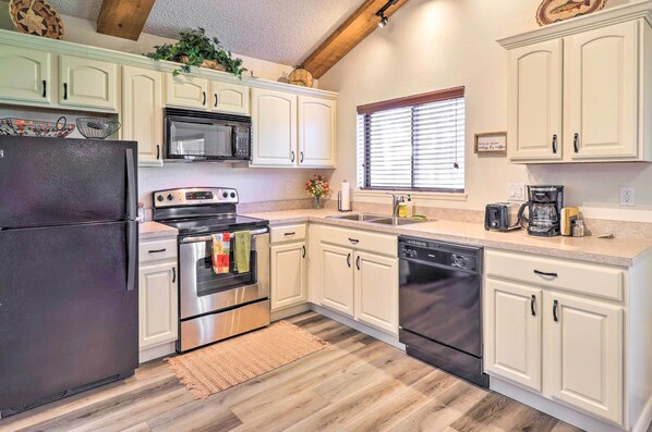 Fridge, microwave, stovetop, dishwasher