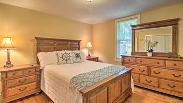 3 bedrooms, iron/ironing board, internet, bed sheets