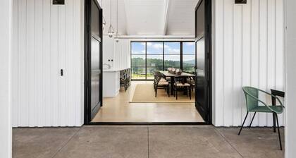 Heavenly Vineyard Experience, Phenomenal Views, Pool & Hot tub, Indoor / Outdoor Living on 80 Acres