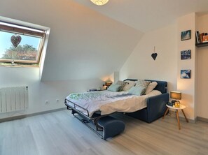 1 chambre, fer et planche à repasser, Wi-Fi gratuit, draps fournis