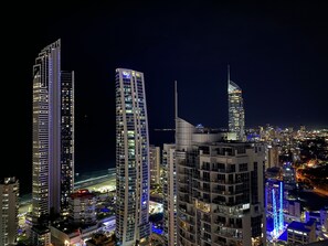 Exterior - Stunning 3BR, 42nd Floor Skyhome - Breathtaking views!  (Surfers Paradise)
