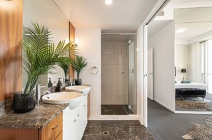 Combined shower/tub, hair dryer, towels, soap - Stunning 3BR, 42nd Floor Skyhome - Breathtaking views!  (Surfers Paradise)