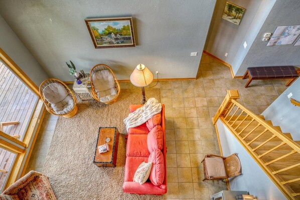 Smart TV, fireplace, DVD player