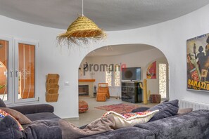 Smart TV, fireplace, DVD player, stereo - Villa Leonika -new and modern -Moraira, Costa Blanca. (Moraira)