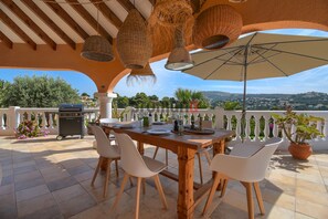 Outdoor dining - Villa Leonika -new and modern -Moraira, Costa Blanca. (Moraira)
