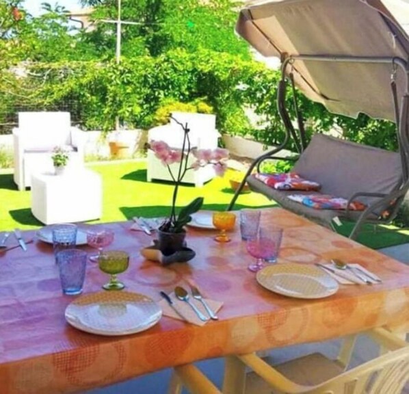 Outdoor dining