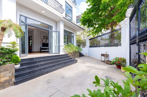 Villa Vihomes Phuong Nam