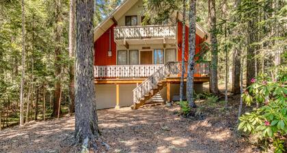 Two-Story Cabin with Wood Fireplace, Deck, Gas Grill & Washer Dryer