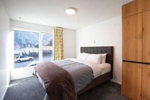 3 室のベッドルーム、アイロン / アイロン台、WiFi (無料)