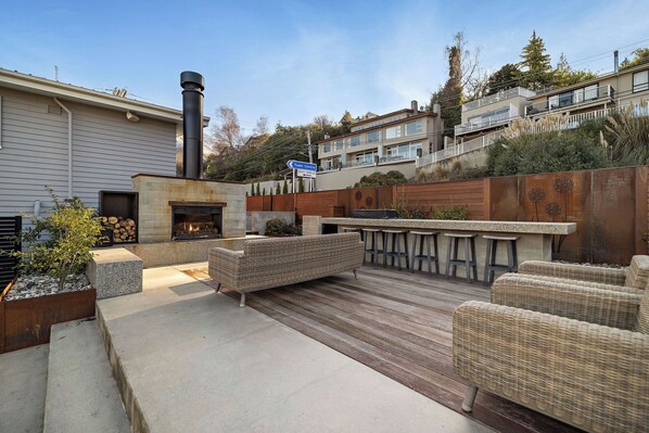 Terrace/patio - Centrally Located w/Hot Tub & Amazing Outside Area (Queenstown)