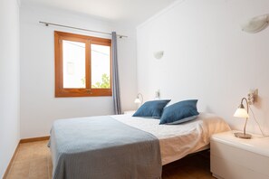 3 chambres, fer et planche à repasser, lit de bébé