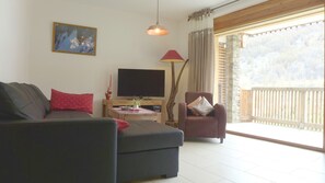 TV, DVD player, books - Recent south-facing apartment with large balcony (Le Monêtier-les-Bains)