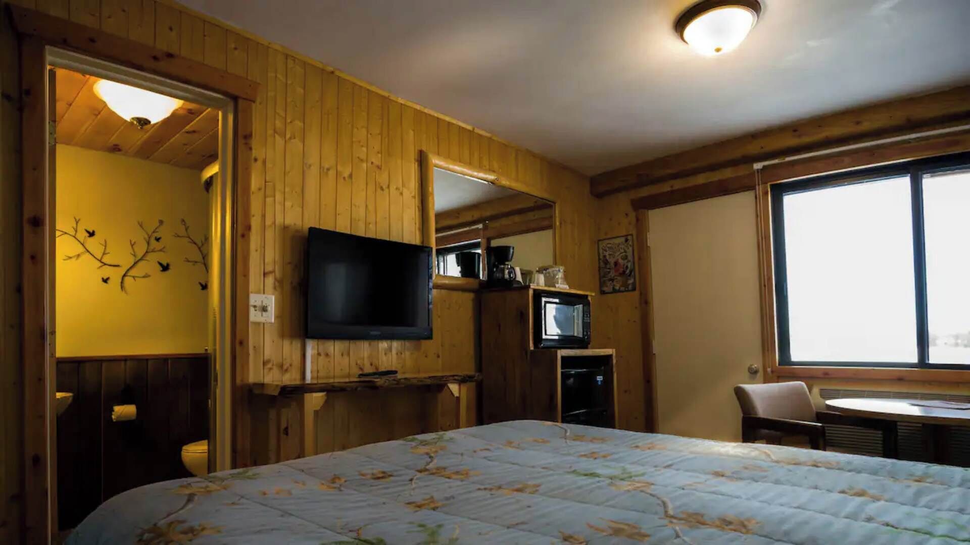 1 bedroom, desk, iron/ironing board, WiFi (free)