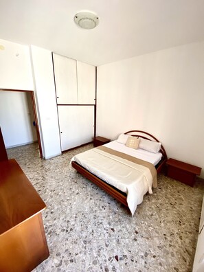 2 bedrooms, bed sheets
