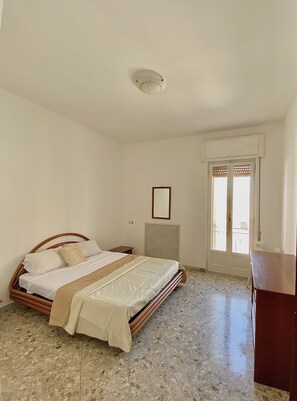 2 bedrooms, bed sheets