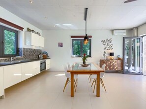 Frigorifero, microonde, forno, lavastoviglie