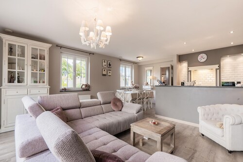 Inviting holiday home in Nieuwpoort with garden