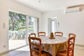 Dining - Renovated farmhouse in the heart of nature, ideal for a peaceful vacation (Cessenon-sur-Orb)
