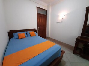 Standard Double Room | Desk, free WiFi, bed sheets - OYO 91327 Residence 38 (Jakarta)