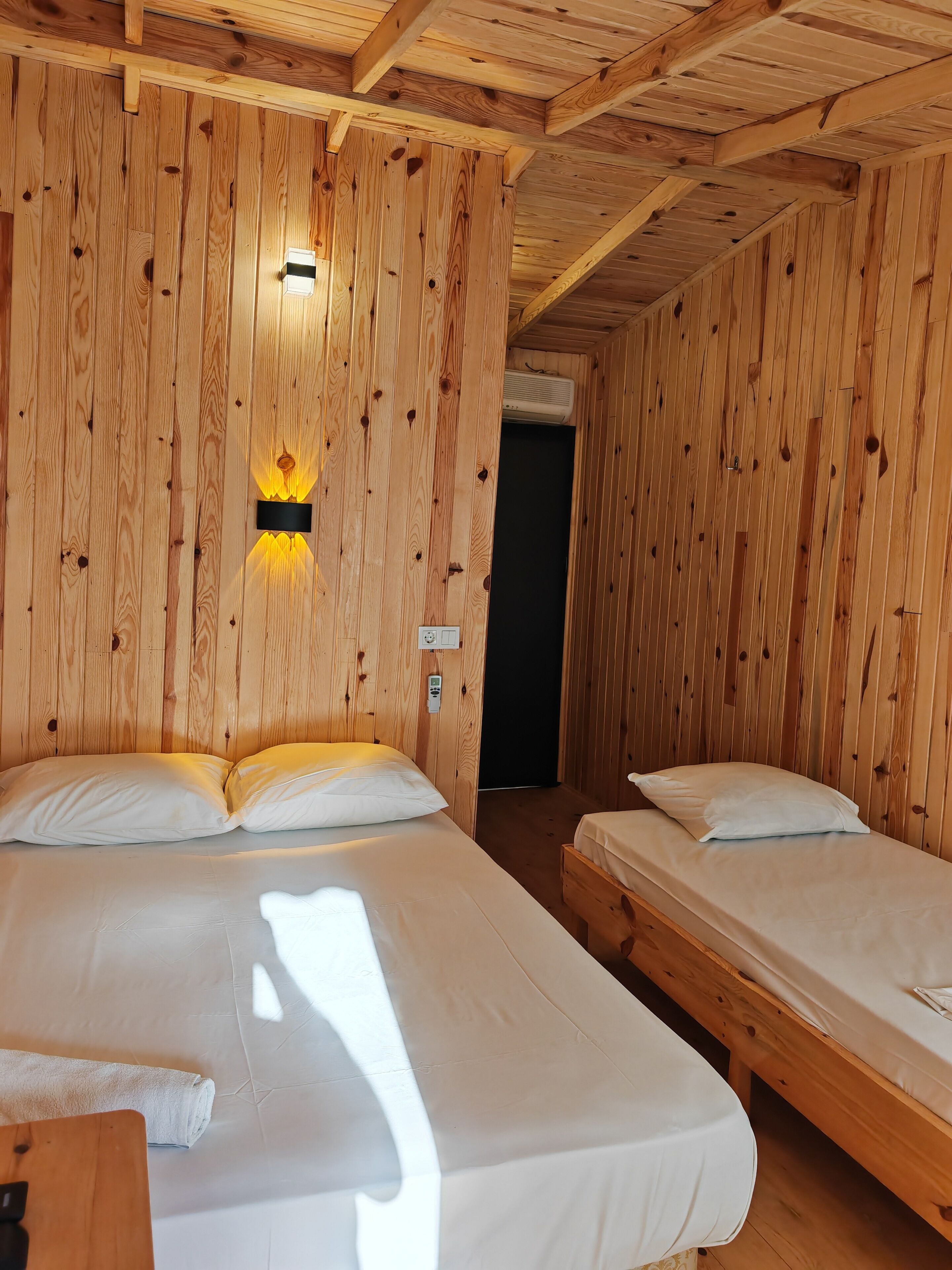 Ropa de cama de alta calidad y escritorio 