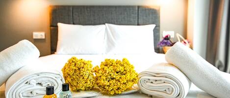 Quarto luxo | Frigobar, ferros/tábuas de passar roupa, Wi-Fi de cortesia