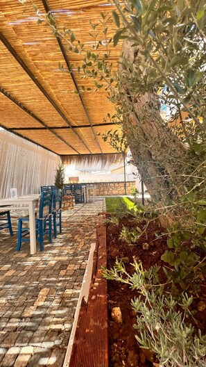 Free daily continental breakfast - İrinikos Otel (Bozcaada)