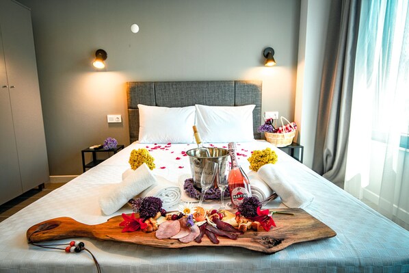 Deluxe Room | Minibar, iron/ironing board, free WiFi, bed sheets - İrinikos Otel (Bozcaada)