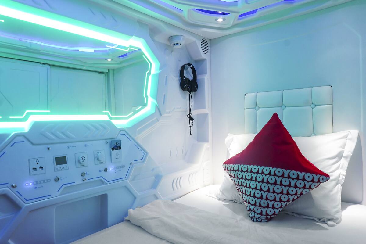 Desk, free WiFi, bed sheets