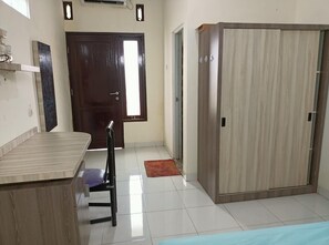 Free WiFi, bed sheets - OYO 91332 City-m Urban Homestay Syariah (Mojokerto)