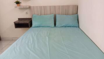 Free WiFi, bed sheets