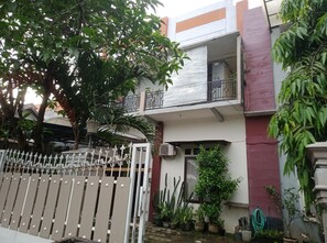 Exterior - OYO 91332 City-m Urban Homestay Syariah (Mojokerto)