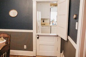 Iron/ironing board, travel crib, free WiFi, bed sheets