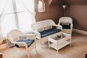 Smart TV, books - Voted the Top short-term rental in BISMARCK!!  (Bismarck)